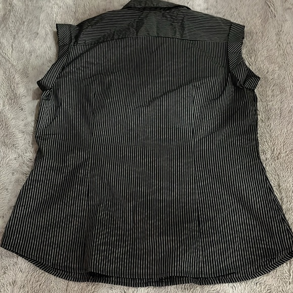 Black Silver pin stripe button front cap sleeve shirt L classy chic Worthington - Picture 7 of 8